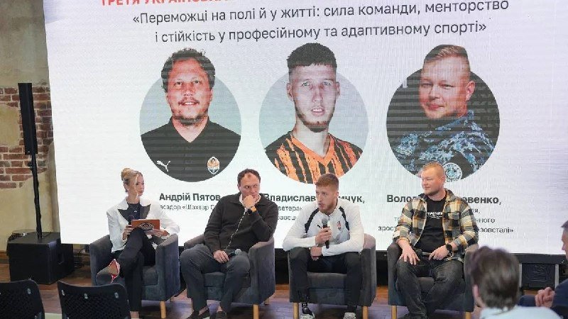 Mesa redonda «Ganadores en el campo y en la vida: la fuerza del equipo, la mentoría y la resiliencia en el deporte profesional y adaptado»